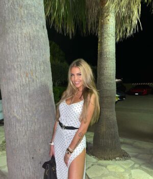Adixia Romaniello Instagram - Bonsoir 🖤