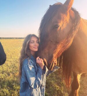 Adixia Romaniello Instagram - 🐴🖤 Bientôt au galop!