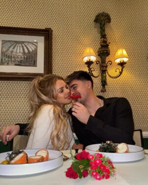 Adixia Romaniello Instagram - Merci d’être mon rocher, mon bonheur et merci pour tout l’amour et la joie que tu apportes dans ma vie ❤️🌹#ValentinesDay @simon_feraud