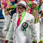 Alcione Instagram - Aqui o samba não morrerá jamais! ✨ A Mangueira trouxe a energia de sua comunidade para abrir o último dia de ensaios técnicos na Sapucaí. 💚💖 Preparamos esses registros incríveis da nação mangueirense: passe pro lado e confira cada clique. 📸 Acompanhe com a gente essa noite de teste de luz e som e aproveite para marcar aquele amigo que é verde e rosa de coração. 📲 Sambódromo da Marquês de Sapucaí