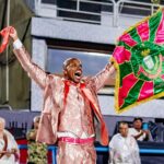 Alcione Instagram - Aqui o samba não morrerá jamais! ✨ A Mangueira trouxe a energia de sua comunidade para abrir o último dia de ensaios técnicos na Sapucaí. 💚💖 Preparamos esses registros incríveis da nação mangueirense: passe pro lado e confira cada clique. 📸 Acompanhe com a gente essa noite de teste de luz e som e aproveite para marcar aquele amigo que é verde e rosa de coração. 📲 Sambódromo da Marquês de Sapucaí