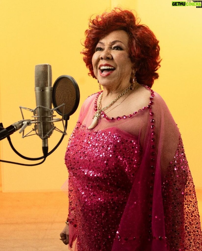 Alcione Instagram - A vinheta Globeleza 2024 já está no ar! O clássico composto por @jorgearagaodacruz e Franco Lattari, desde 1991 anuncia o Carnaval na @tvglobo e esse ano ganhou as vozes da Marrom e @ludmilla! Quem já assistiu? (Equipe)