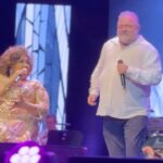 Alcione Instagram - Começando a semana com a mesma alegria que tive ao ver @leojaimeoficial na plateia do @qualistage e ainda “dizendo no pé” com @chocolatemarcelo! Sou fã!!!! (Alcione)