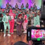 Alcione Instagram - #tbt recente da gravação do nosso samba pra matar um pouquinho da curiosidade de vocês. Que felicidade cantar e homenagear @alcioneamarrom. Quem aí tá ansioso pra ouvir a versão oficial do samba? #mangueira Estação Primeira de Mangueira