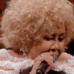 Alcione Instagram - Spoiler do que está vindo por aí… 27/10 👀 . . #alcione50anos #alcione #biscoitofino
