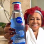Alcione Instagram - Tem dias que a gente precisa parar… Fugir da rotina agitada. Descansar a mente e o corpo. E a pele, é claro! Momentos que revitalizam! A nova água Micelar da @niveabrasil também está comigo nesses momentos. Ao acordar e antes de dormir, diariamente, limpando e hidratando minha pele de forma gentil e suave, como tem que ser! São duas versões especiais: água Micelar NIVEA Matte, para peles oleosas e a Refrescantw, para todos os tipos de pele! Ambas possuem um complexo de aminoácidos que faz toda a diferença na hora de limpar o rosto sem esfregar, deixando a pele suave e hidratada! Experimente você também! (Alcione) @niveabrasil #Publi