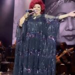 Alcione Instagram - A X É: “Tem Dendê” e “Figa de Guiné” diretamente do palco do @vivoriorj! O single já está disponível em todos os aplicativos de música e assista o clipe agora mesmo no canal da @biscoitofino no YouTube! (Equipe) Vivo Rio
