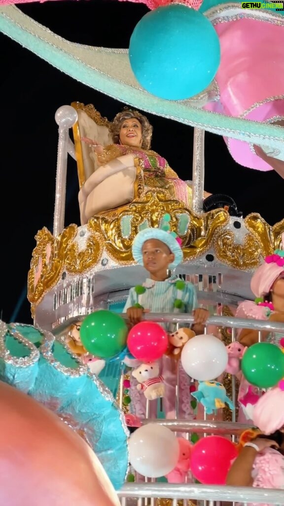 Alcione Instagram - #GloboplayNaAvenida 🤳 Ela é odara! E depois desse desfile, difícil tirar a Alcione da cabeça! 🤩 #Globeleza