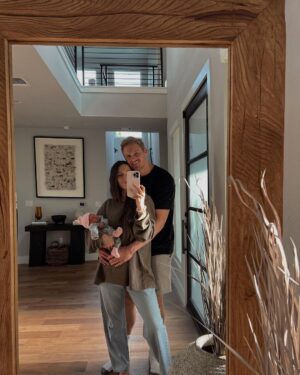 Alexander Ludwig Instagram - Leni James Ludwig decided to come on her own schedule 4 weeks early. Born 4/27/23 at 7:24am 🫶🏼🤎

@alexanderludwig was in another state filming and made it back just in time 

A labor story for the books