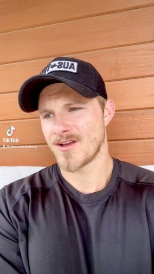 Alexander Ludwig Instagram - Hang in there ❤️