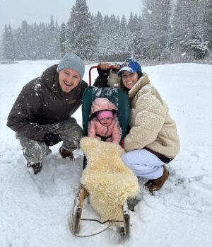 Alexander Ludwig Instagram - Merry Christmas from mine to yours! Here’s to an a amazing 2024. Grateful for each and every one of you. You are the reason I get to do what I love for a living. 

HAPPY HOLIDAYS! 🎄
-A