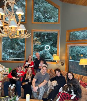 Alexander Ludwig Instagram - Merry Christmas from mine to yours! Here’s to an a amazing 2024. Grateful for each and every one of you. You are the reason I get to do what I love for a living. 

HAPPY HOLIDAYS! 🎄
-A