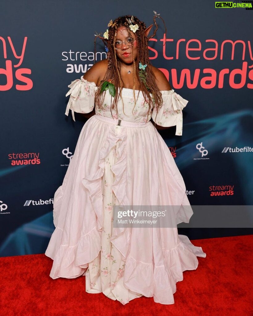 Alexis Nikole Nelson Instagram - Internet prom was so fun! Thanks @streamys!! So proud of my internet friends!! And so lucky to be in this group of people that gets to make a living doing what we love!