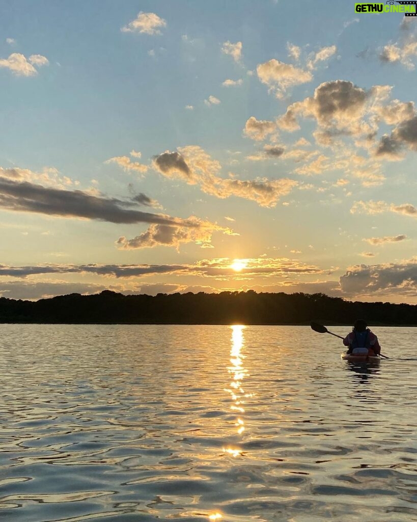 Alexis Nikole Nelson Instagram - Already missing August ⭐️💝 saltwater and sunsets and friend dinners and ripe fruit and late-night harmonies and dancing and backyard groundhogs!