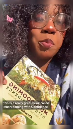 Alexis Nikole Nelson Instagram - Mushroom safety PSA!! 🍄 multiple forms of ID are SO IMPORTANT (honestly for all foraging!) things like time of year, color, smell, feel, etc all factor when I’m finding snacks out in le wilds!
Also YALL, BE NICE. Projectile vomiting is punishment enough!! We’re all learning every day 💕