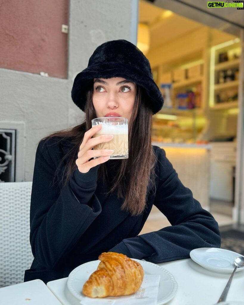 Aleyna Solaker Instagram - 🥐☕️🇮🇹 Napoli, Italy