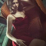 Aleyna Solaker Instagram - Cem Talu ile Ozel cekimden 💜 Hersey cok guzeldi tesekkur ederim tekrardan! 💜 @cemtalu Make up: @qrshut Styling: @yukselozgur Hairstylist: @uguralevyilmazhairdsgn @hyattcentriclevent_istanbul Hyatt Centric Levent Istanbul