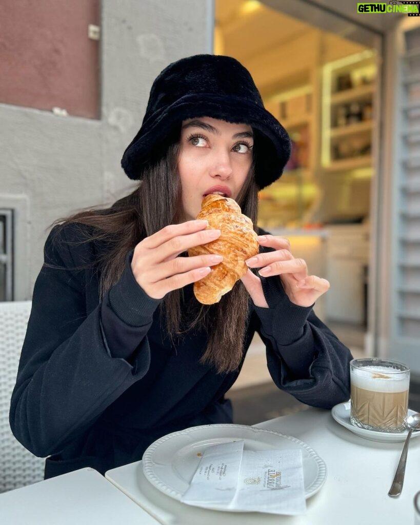 Aleyna Solaker Instagram - 🥐☕️🇮🇹 Napoli, Italy