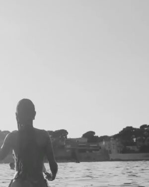 Alix Desmoineaux Instagram - Bring me back 🦈