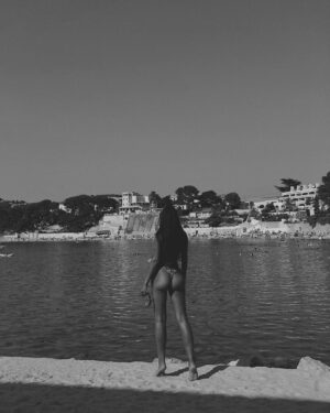 Alix Desmoineaux Instagram - Bring me back 🦈