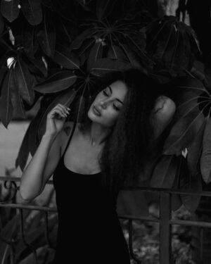 Alix Desmoineaux Instagram - 5/5 BW 🎬
Choose your number
.

@the__little__joe 📸