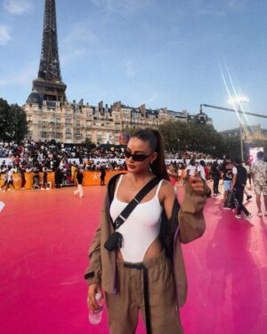 Alix Desmoineaux Instagram - Category is : Sporty ⚽️
@impulstar 
@instagram 
@meta 

Outfit: @bbcicecream 
@radical.pr 

Ponytail: @royalextension