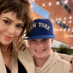 Alyssa Milano Instagram - Tonight was very special for me. I got to bring my real life son to see my tv dad’s show at @catalinajazzclub. Milo said, “he seems so jolly, mom. Text him and tell him that was the best show.” We love you, @tonydanza.