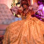 Amara 'La Negra' Instagram - Xica da Amara - 👸🏾 La telenovela brasileña de Xica Da Silva, protagonizada por Taís Araújo y Víctor Wagner, fue un fenómeno mundial que marcó una época hace casi 30 años. Este fin de semana, la actriz sorprendió a sus seguidores al recrear el look victoriano de su personaje. La estrella de 45 años publicó varios videos y fotos en sus redes sociales mostrando el momento en el que un equipo de estilistas le ponían la icónica peluca de color rubio platinado adornada con broche de perlas y accesorios a juego.