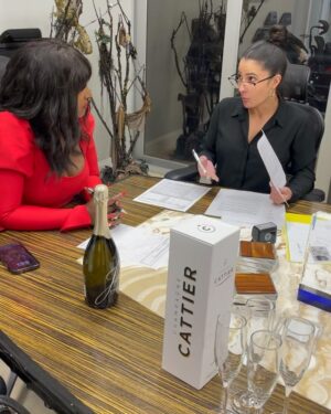 Amara 'La Negra' Instagram - I was Keeping it a Secret but I Bought Another House! 🎉🏡 Securing My Babies Future! @lasroyaltwins Thank you @nancigilbert For Helping Me Find The Perfect Home for my Family. #BossMoves Adding Properties to my Portfolio @lasroyaltwinsempire 

¡Lo mantuve en secreto pero compré otra casa! 🎉🏡 ¡Asegurando el futuro de mis bebés! @lasroyaltwins Gracias @nancigilbert por ayudarme a encontrar el hogar perfecto para mi familia. #BossMoves Agregando propiedades a mi cartera @lasroyaltwinsempire