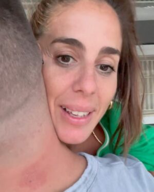 Anabel Pantoja Instagram - Mi 2023 tiene un nombre y ese eres tú @davidroal , sabes que decidí por los dos no exponer apenas nada y guardar lo más íntimo para nosotros, pero toca compartir con MI GENTE de aquí lo que es MI CHIMBA DE VIDA CONTIGO, solo puedo agradecerle a Dios y a los que me cuidan arriba por esta bendición que me mandaron
Por esta lucha conjunta de un solo objetivo : Mencey 🥹 
¿ Lo lograremos? ¿ Duraremos? ¿ Creerán en nosotros? 
Pues si te digo la verdad : voy a dejarme la piel, la grasa, el corazón , la celulitis y mi vida entera por ese amanecer 🌅 mirando el mar, ese baño en Patalavaca los domingos, esos días de tarde de bingo y comida rica en Calle Betis con los nuestros, ese finde nuestro en Portugal donde tú y yo solo sabemos, esas compras al Spar, esos ratitos en la tienda de nuestros amigos @daviycla , esos paseos en bicis por nuestra isla, esos días en Sevilla con los nuestros, esos viajes y ciudades para tachar, esos 20€ semanales de ahorro, esas noches de tablet y series 🥹
¿ Vamos por el 2024 con la misma fuerza o más 💪🏽? 
🐢🖤💃🏽