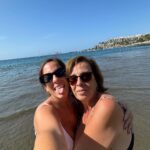 Anabel Pantoja Instagram - Conversación que se puede tener con tu madre por la orilla de la playa @merchibega Gran Canaria