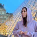 Anabel Pantoja Instagram – Me declaro fan absoluta de Lupin, la serie de la que os hablé en París.
Ahora resulta que mi obsesión pertenece a SEXO Y VIDA, como veis soy lo positivo y negativo a la vez 😵‍💫 @netflixes #AbrazaTodoLoQueEres #netflixes #ad