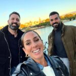 Anabel Pantoja Instagram - Años sin pasar el día 5 en SEVILLA. Soy anti-navidad pero el día 5 me puede, sin hijos me@pongo histérica imaginarse cuando los tenga. Es una bendición haber nacido aquí y criarme con este día tan mágico con mis amigos y familia 🥹 Seville, Spain