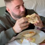 Anabel Pantoja Instagram - Años sin pasar el día 5 en SEVILLA. Soy anti-navidad pero el día 5 me puede, sin hijos me@pongo histérica imaginarse cuando los tenga. Es una bendición haber nacido aquí y criarme con este día tan mágico con mis amigos y familia 🥹 Seville, Spain