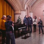 Andrea Bocelli Instagram - I was recently in New York, the city that never sleeps, famous the world over for its Christmas spirit. There, I felt the urge to open my heart to the Lord, and to those who feel – and often are – marginalized, discarded, and forgotten. When the baby Jesus came into the world, he was laid in a manger, since there was no place for him. Just like him, many people cannot find a place in our society. A priest friend of mine, who performed his ministry with some such people in Haiti and who now does the same in New York City, offered me the chance to experience the Eucharist with the Our Saviour parish. There, I also met, prayed, and sang with some homeless friends whom the Community of Sant’Egidio cares for. I felt like the shepherds in Bethlehem who met the Lord wrapped in swaddling clothes in the manger. May this Christmas be an opportunity for all of us to serve and show our kinship with the needy. This is what I humbly strive to do because I know how the Lord has helped me. It is also what Veronica and I aim to do with the ABF Foundation: we always try to seek out the forgotten and offer them a chance for rebirth and success.