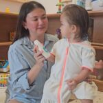 Angelica Panganiban Instagram - Kahit gaano ka cute si Baby Bean, umaasim din! 😂 Lalo ngayong toddler na sya at mas active na. Noong una natakot ako gumamit ng shampoo thinking na hindi ito safe, buti nalang nadiscover ko ang NEW Johnson’s Milk Moisturizing Shampoo. With Milk Protein, Vitamin E and B5 that gently and safely nourishes baby’s scalp and hair, para laging fresh and healthy! Ang maganda pa dito, it’s triple tested by pedia, derma, and optha and is hypoallergenic! Try nyo na mga mommies, here’s the link: https://tinyurl.com/5fcjudpd #OnlyJohnsons #JohnsonsMilkShampoo