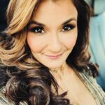 Anjali Bhimani Instagram - The sun may not be out today, but YOU are. Go shine. The world needs your light.☀️✨😍 #mondaymood #shinebright #todayisyourday #shineon #iamfunsize #youarepowerful Los Angeles, California