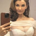 Anjali Bhimani Instagram - As promised, pics of the glam from Sunday night’s premiere of Expats on Amazon Prime Video STARRING @sarayublue - sorry had to yell that part - Or what it looks like when you hop a plane and get in at midnight to get to a dear dear friend’s premiere the next day after running downstairs and asking the doorman to zip you up - god bless them for the assist.) Thanks to @stylebybek for finding this beautiful @dolongofficial dress that I fell in love with the second I put it on. Expats premieres TOMORROW and believe me, you want to watch. @thumbelulu ‘s vision for this show is incredible and Sarayu Blue explodes off the screen. #expats #amazonprimevideo #redcarpet #redcarpetfashion #redcarpetstyle #desigirl #indianactress #anjalibhimani MoMA The Museum of Modern Art NYC