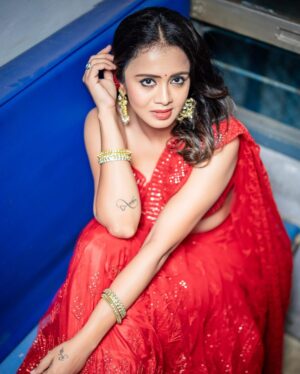 Anjana Rangan Instagram - 🚨🚨🚨

For #Siren Audio and Trailer launch ! 
Photography : @arunprasath_photography 
Outfit : @magicbyjeeni 
Makeup : @shree__artistry__ 
Hair : @shalini_hairartist 
Flowers : @blossom_bridal_flowers