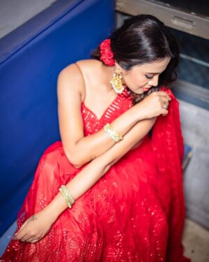Anjana Rangan Instagram - 🚨🚨🚨

For #Siren Audio and Trailer launch ! 
Photography : @arunprasath_photography 
Outfit : @magicbyjeeni 
Makeup : @shree__artistry__ 
Hair : @shalini_hairartist 
Flowers : @blossom_bridal_flowers