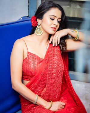 Anjana Rangan Instagram - 🚨🚨🚨

For #Siren Audio and Trailer launch ! 
Photography : @arunprasath_photography 
Outfit : @magicbyjeeni 
Makeup : @shree__artistry__ 
Hair : @shalini_hairartist 
Flowers : @blossom_bridal_flowers