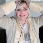 Anna Faris Instagram - This week on @unqualified, @davidduchovny joins me (from his railroad car) to talk about the movie we just finished working on, his love of music, dealbreakers and more!