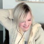 Anna Faris Instagram - This week on @unqualified, @davidduchovny joins me (from his railroad car) to talk about the movie we just finished working on, his love of music, dealbreakers and more!