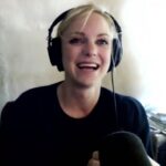 Anna Faris Instagram - I don’t think @parishilton is from this world @unqualified