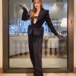 Annalisa Scarrone Instagram - Pronti a brindare insieme 🥂❤️ #capodannoinmusica #Bellissima Genova, la Superba. Genoa. Gênes.