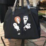 Annie Murphy Instagram - 1) @schittscreek is coming back for a 4th season and I. Am. Thrilled. 2) I found this eerie purse in Japan and didn't buy it because it's very ugly, but LOOK AT IT!!