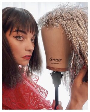 Annie Murphy Instagram - Because my name is Annie and the mannequin head also has Annie on it which is my name, so I'm holding it next to my real head. 📸: @ana_sorys