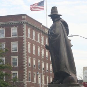 Annie Murphy Instagram - So far, the Massachusetts statue game is incredibly strong.