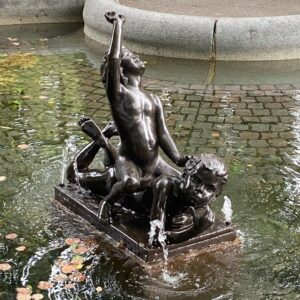 Annie Murphy Instagram - So far, the Massachusetts statue game is incredibly strong.