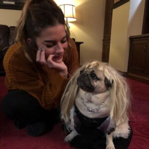 Annie Murphy Instagram - Like mother, like daughter. @itsdougthepug